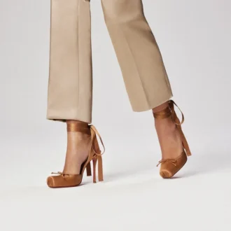 Cassia cu șireturi – Pantofi cu toc stiletto de 100 mm – Satin creponat – Nude 4 – Femei Cassia cu șireturi – Pantofi cu toc stiletto de 100 mm – Satin creponat – Nude 4 – Femei