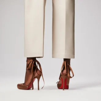 Cassia cu șireturi – Pantofi cu toc stiletto de 100 mm – Satin creponat – Nude 5 – Femei Cassia cu șireturi – Pantofi cu toc stiletto de 100 mm – Satin creponat – Nude 5 – Femei